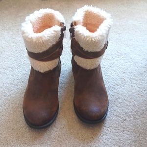 UGG | NWOT Brown Leather and Cream Sherpa Winter Boots Size 7.5